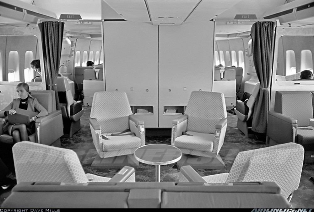 Travel On Board A Boeing 747 With Pan Am United